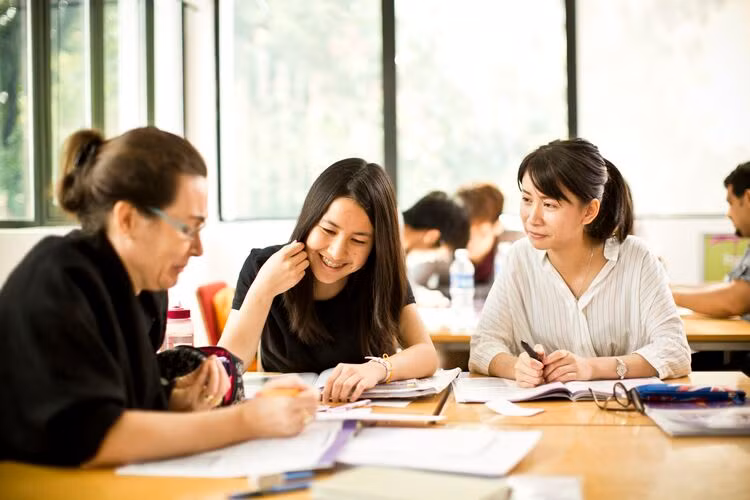 Tập huấn đội ngũ giáo viên và cán bộ quản lý giáo dục nhằm đáp ứng yêu cầu đổi mới.