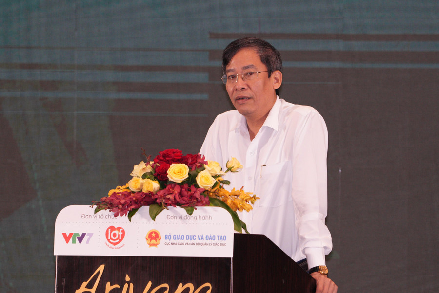 Ông Vũ Minh Đức, Cục trưởng Cục Nhà giáo, và Cán bộ quản lý giáo dục (Bộ GD&amp;ĐT) phát biểu tại hội thảo.