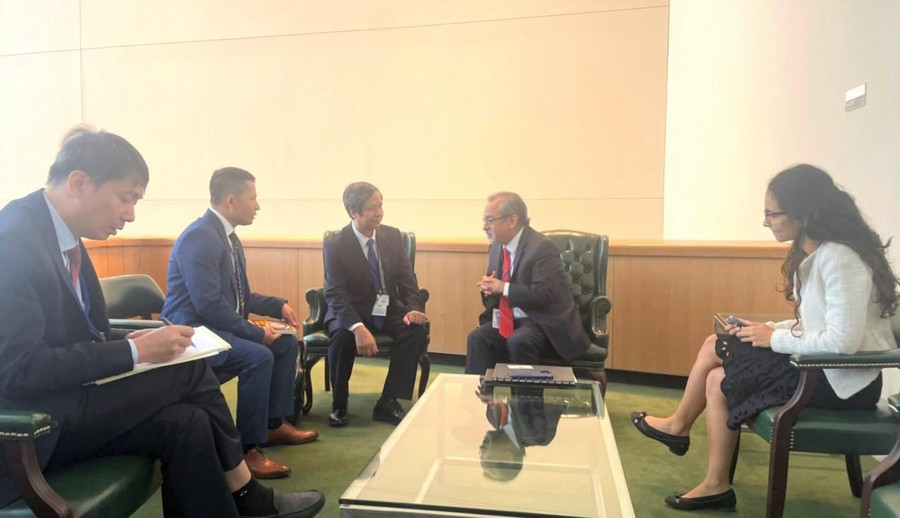 Bộ trưởng Nguyễn Kim Sơn làm việc với ông Jaime Saavedra, Giám đốc Giáo dục toàn cầu của World Bank.