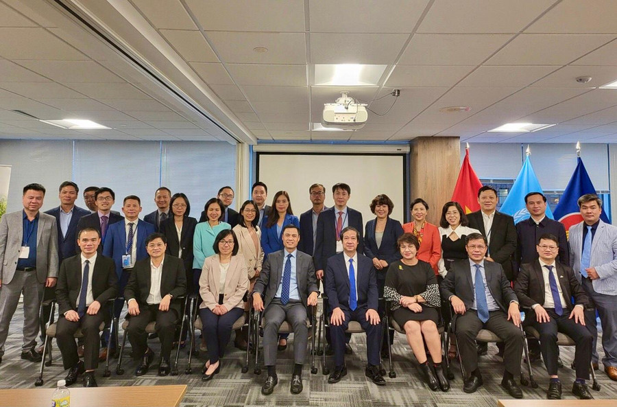 Bộ trưởng Bộ GD&ĐT Nguyễn Kim Sơn thăm Phái đoàn Việt Nam tại Liên Hợp Quốc. Bộ trưởng Bộ GD&ĐT Nguyễn Kim Sơn thăm Phái đoàn Việt Nam tại Liên Hợp Quốc.