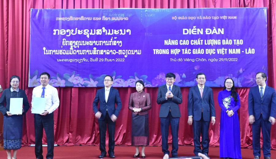 24 biên bản ghi nhớ và thỏa thuận hợp tác được ký kết giữa các cơ quan quản lý giáo dục, các trường đại học, cao đẳng, trường dự bị đại học… hai nước Việt Nam - Lào. 24 biên bản ghi nhớ và thỏa thuận hợp tác được ký kết giữa các cơ quan quản lý giáo dục, các trường đại học, cao đẳng, trường dự bị đại học… hai nước Việt Nam - Lào.