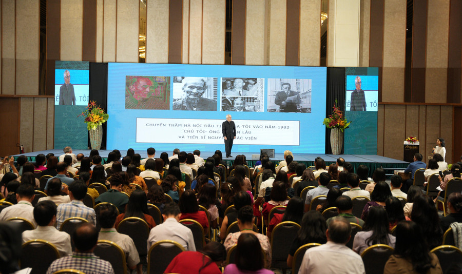 Giáo sư Hà Vĩnh Thọ chia sẻ tại hội thảo.