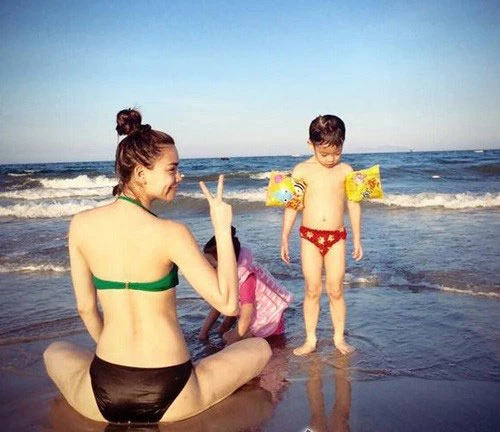 Người đẹp Việt "bắt sóng" trào lưu khoe nếp gấp đùi nhanh nhất