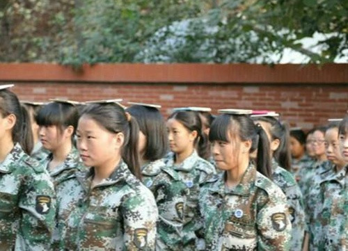 Đây là những bạn sắp học Đại học và bắt buộc phải trải qua một khóa học nhắm từ bỏ những thói xấu liên quan đến chuyện nghiện công nghệ.