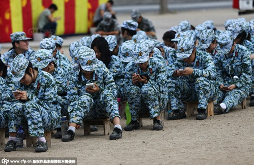 một nghiên cứu của trường Đại học De Monfort (Anh) tìm ra rằng những người nghiện smartphone có thể gặp phải chứng hay quên hay thậm chí mất tập trung, mất nhận thức về môi trường xung quanh.