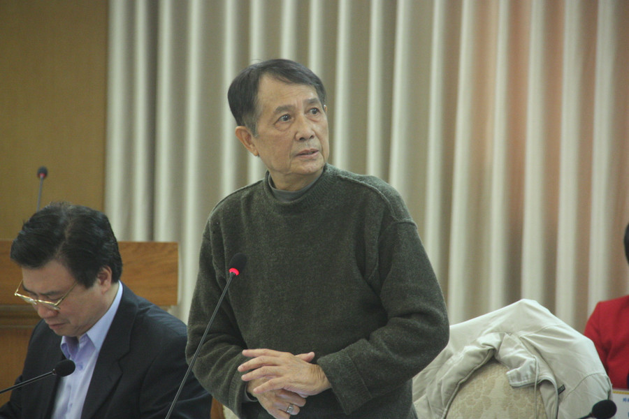 TSKH Phạm Đỗ Nhật Tiến phát biểu tại tọa đàm