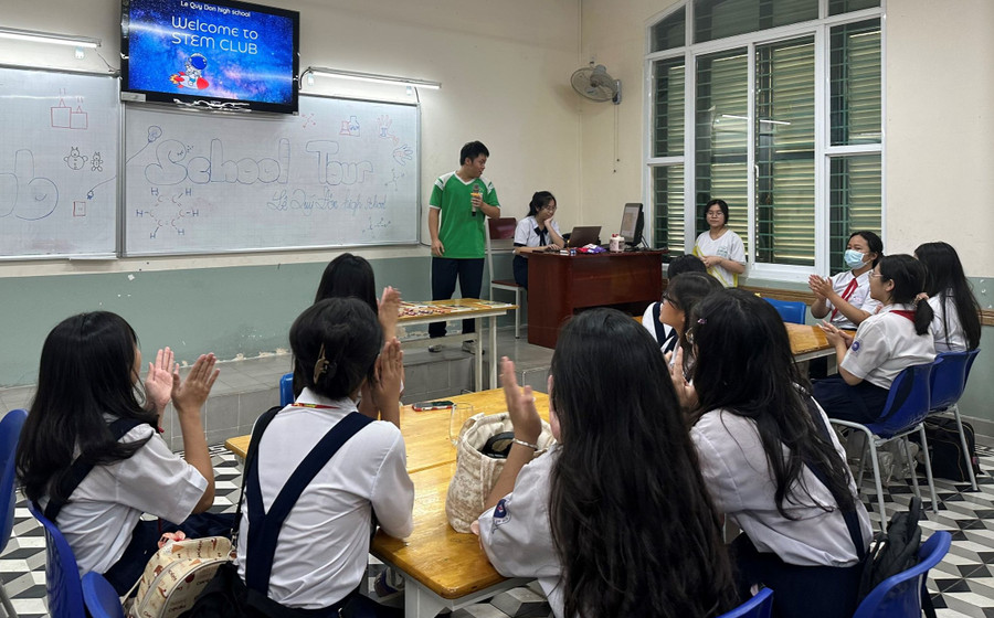 Học sinh THCS tại TPHCM trải nghiệm môi trường học tập tại Trường THPT Lê Quý Đôn (Quận 3). Ảnh. MA