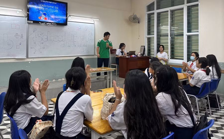 Học sinh THCS tại TPHCM trải nghiệm môi trường học tập tại Trường THPT Lê Quý Đôn (Quận 3). Ảnh. MA