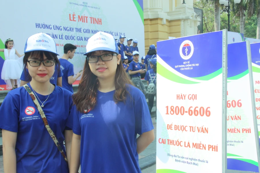 Đông đảo sinh viên tham gia mít-tinh hưởng ứng Ngày thế giới không hút thuốc lá 31/5 và Tuần lễ quốc gia không thuốc lá từ 25-31/5.