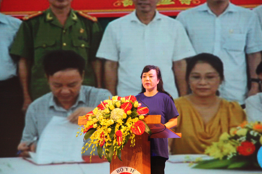 PGS.TS Nguyễn Thị Kim Tiến phát biểu tại buổi lễ