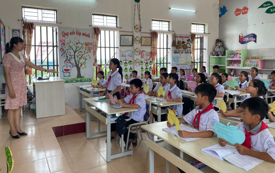 Một lớp học của Trường Tiểu học thị trấn Rạng Đông (Nghĩa Hưng, Nam Định). Ảnh: NTCC Một lớp học của Trường Tiểu học thị trấn Rạng Đông (Nghĩa Hưng, Nam Định). Ảnh: NTCC