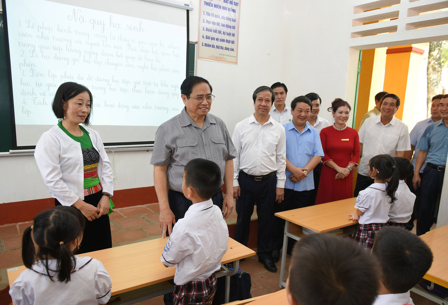 Thủ tướng Chính phủ Phạm Minh Chính thăm giáo viên, học sinh huyện Yên Lập (tỉnh Phú Thọ) trước thềm năm học mới 2022 - 2023. Thủ tướng Chính phủ Phạm Minh Chính thăm giáo viên, học sinh huyện Yên Lập (tỉnh Phú Thọ) trước thềm năm học mới 2022 - 2023.