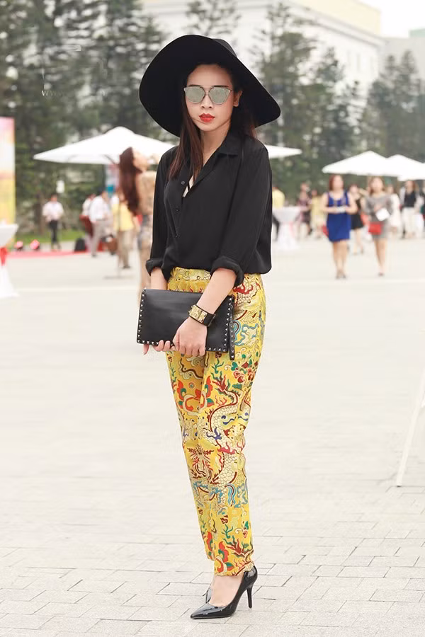 Mỹ nhân Việt hâm nóng mốt quần họa tiết khoe chân thon