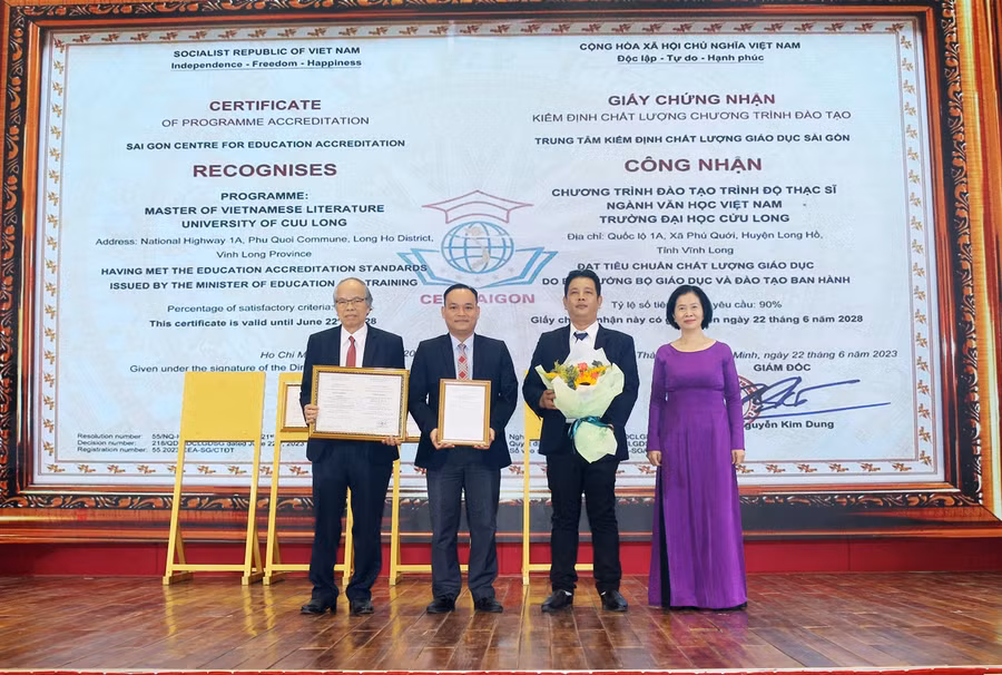 Trường ĐH Cửu Long nhận quyết định và chứng nhận đạt chuẩn kiểm định chất lượng chương trình đào tạo trình độ Thạc sĩ ngành Văn học Việt Nam.