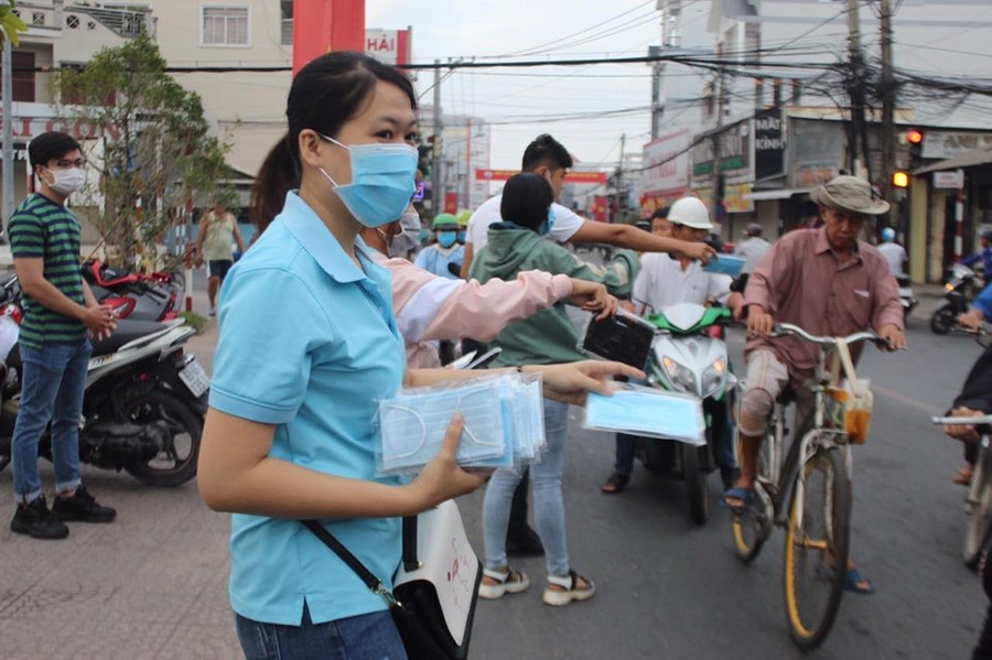 Phát khẩu trang tại Thị xã Gò Công.