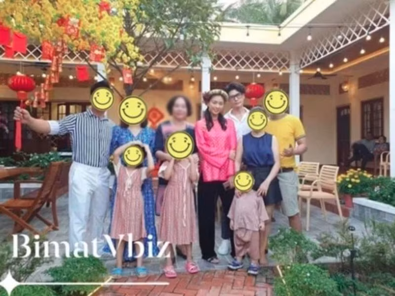 Một số khoảnh khắc người tình tin đồn Huy Trần ăn Tết bên Ngô Thanh Vân và gia đình cô ở Trà Vinh bị rò rỉ.