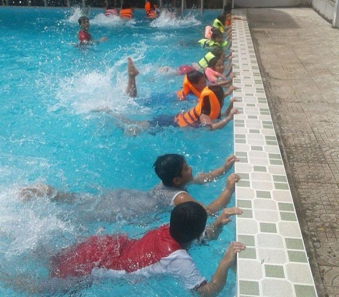 Phổ cập bơi cho HS Trường TH An Bình A, Thị xã Hồng Ngự (Đồng Tháp). Phổ cập bơi cho HS Trường TH An Bình A, Thị xã Hồng Ngự (Đồng Tháp).