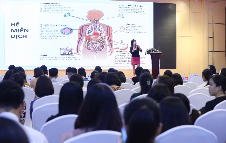 Sau lễ ký kết, hơn 300 cán bộ điều dưỡng trưởng tại TP. Hà Nội đã tham gia chương trình tập huấn trong 2 ngày 02-03/10/2020