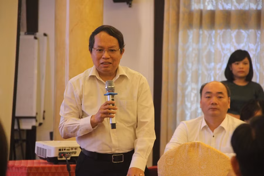 PGS.TS Vũ Đức Minh, Phó Vụ trưởng Vụ Khoa giáo Văn xã-Văn phòng Chính phủ tham dự và phát biểu ý kiến tại hội thảo