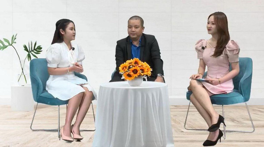 Các buổi sinh hoạt công dân online theo chủ đề cũng được Trường ĐH Văn Lang tổ chức. Ảnh: NTCC