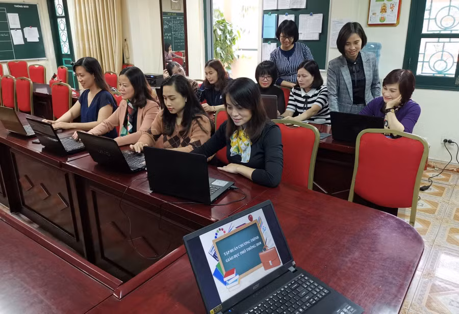 Trường Tiểu học Thịnh Quang (Hà Nội) tập huấn Mô-đun 1 chương trình giáo dục phổ thông. Ảnh: INT