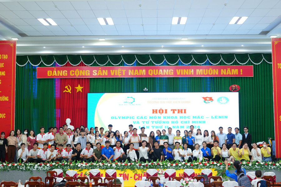 Các đội tham gia, đoạt giải tại Hội thi. Các đội tham gia, đoạt giải tại Hội thi.