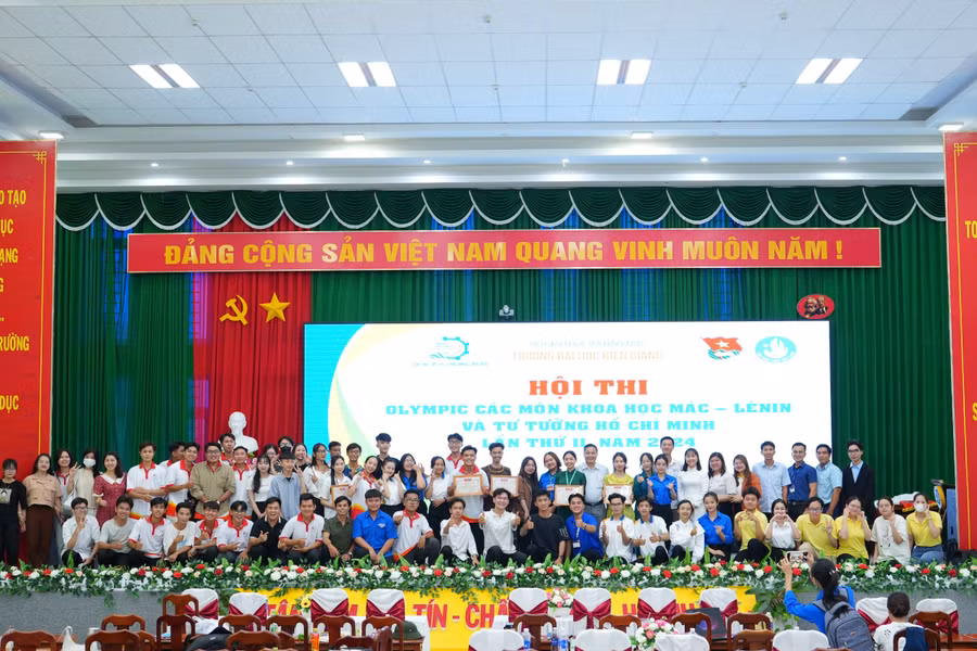 Các đội tham gia, đoạt giải tại Hội thi.