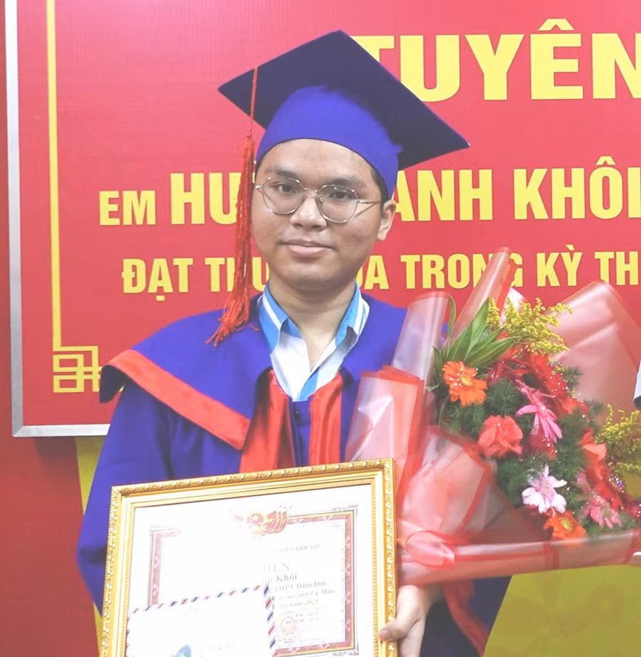 Huỳnh Anh Khôi (cựu học sinh Trường THPT Đầm Dơi, tỉnh Cà Mau), thủ khoa kỳ thi tốt nghiệp THPT năm 2023.