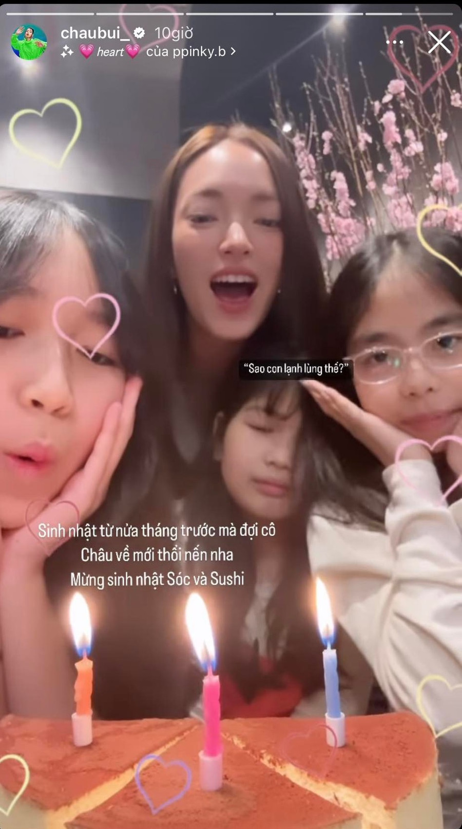 Fashionista đình đám Châu Bùi cũng đã về tới Hà Nội và cùng các thành viên trong gia đình tổ chức sinh nhật muộn.