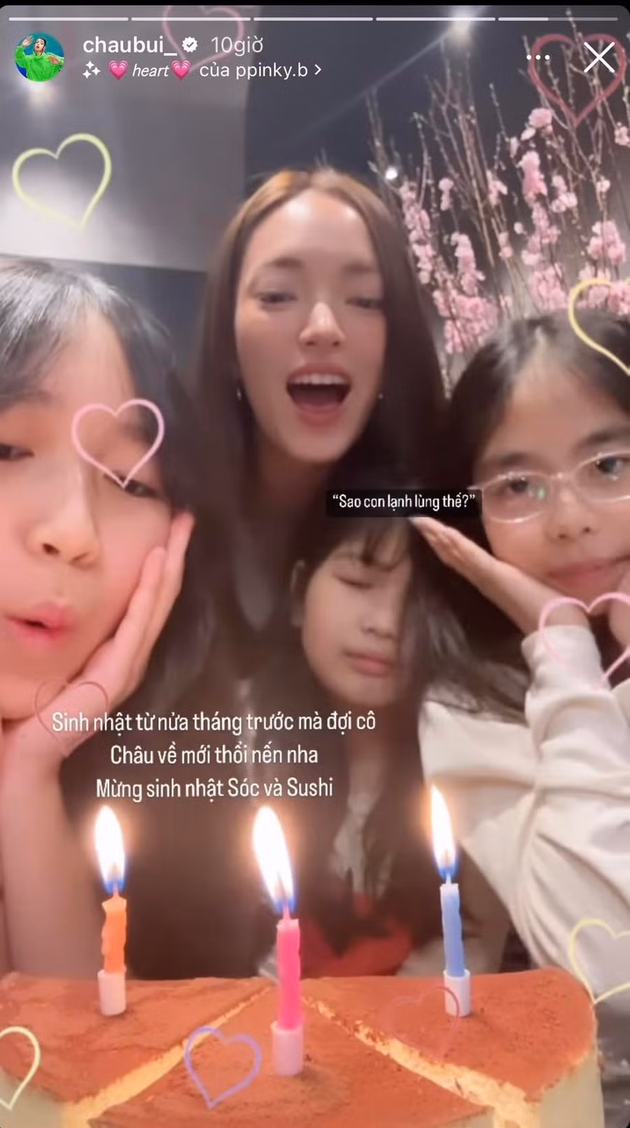 Fashionista đình đám Châu Bùi cũng đã về tới Hà Nội và cùng các thành viên trong gia đình tổ chức sinh nhật muộn.