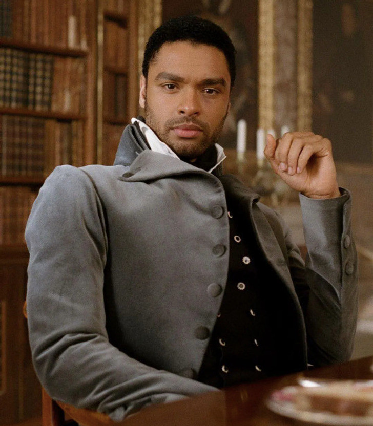 Và cuối cùng, ngôi sao Bridgerton - Regé-Jean Page là người đàn ông đẹp trai nhất thế giới, có chỉ số khớp tới 93,65% với tỷ lệ vàng 1.618 theo tỷ số Phi - thước đo sự hoàn hảo về thể chất của người Hy Lạp.