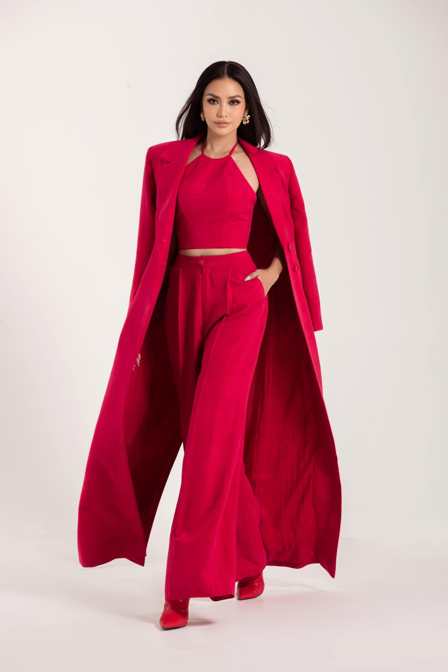 Ngọc Châu đã chính thức bước vào chặng đường chinh phục vương miện Hoa hậu Hoàn vũ. Ngọc Châu đã chính thức bước vào chặng đường chinh phục vương miện Hoa hậu Hoàn vũ.