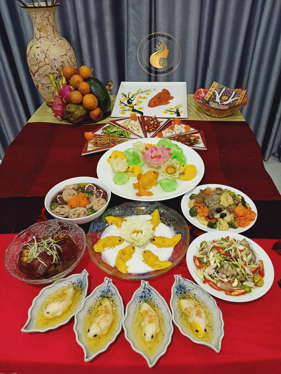 Mâm cúng ông Công, ông Táo như một tác phẩm nghệ thuật khi được trang trí, bày biện công phu của chị Khánh Linh.