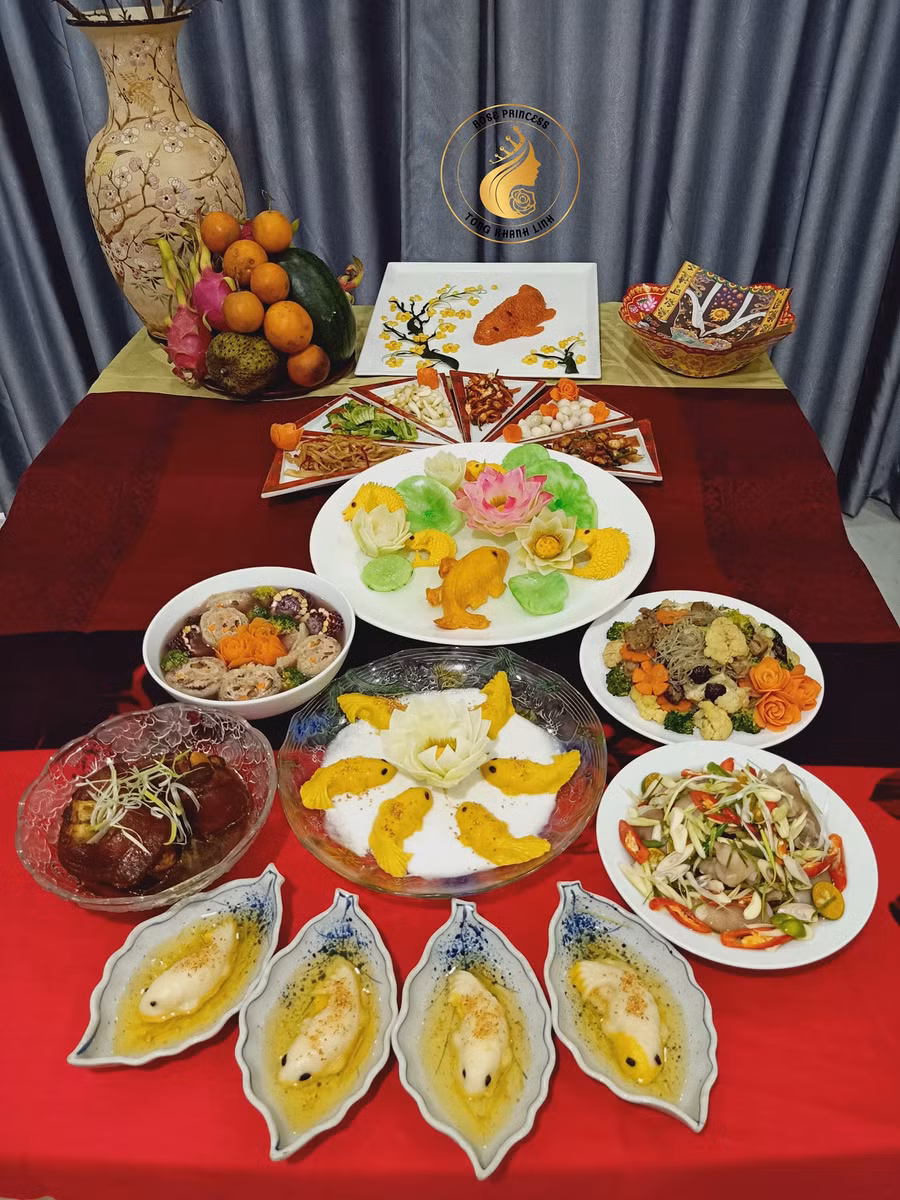 Mâm cúng ông Công, ông Táo như một tác phẩm nghệ thuật khi được trang trí, bày biện công phu của chị Khánh Linh.