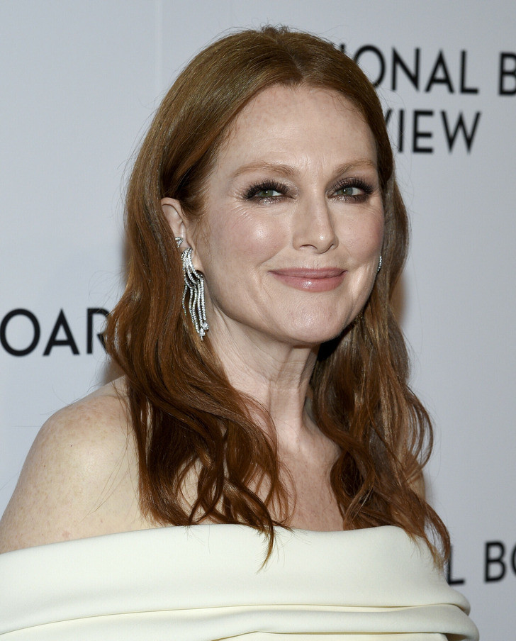 Julianne Moore (62 tuổi): Julianne tin rằng, botox cho thấy rõ một người đã làm điều gì đó với khuôn mặt của họ và nó thường trông rất kỳ lạ. Julianne Moore (62 tuổi): Julianne tin rằng, botox cho thấy rõ một người đã làm điều gì đó với khuôn mặt của họ và nó thường trông rất kỳ lạ.