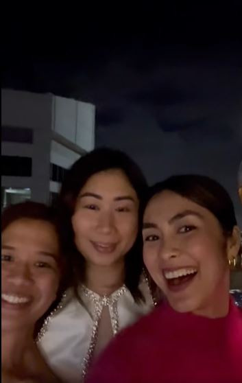 Tăng Thanh Hà đã có chuyến xuất ngoại đầu năm tưng bừng đón Tết dương lịch cùng bạn bè và gia đình tại nước ngoài.