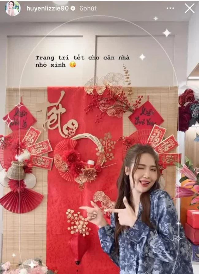 Huyền Lizzie đích thân đi chợ và trang trí góc &apos;&apos;sống ảo&apos;&apos; cho ngôi nhà nhằm giúp cho không gian trở nên sinh động và màu sắc tươi mới hơn trong ngày Tết.