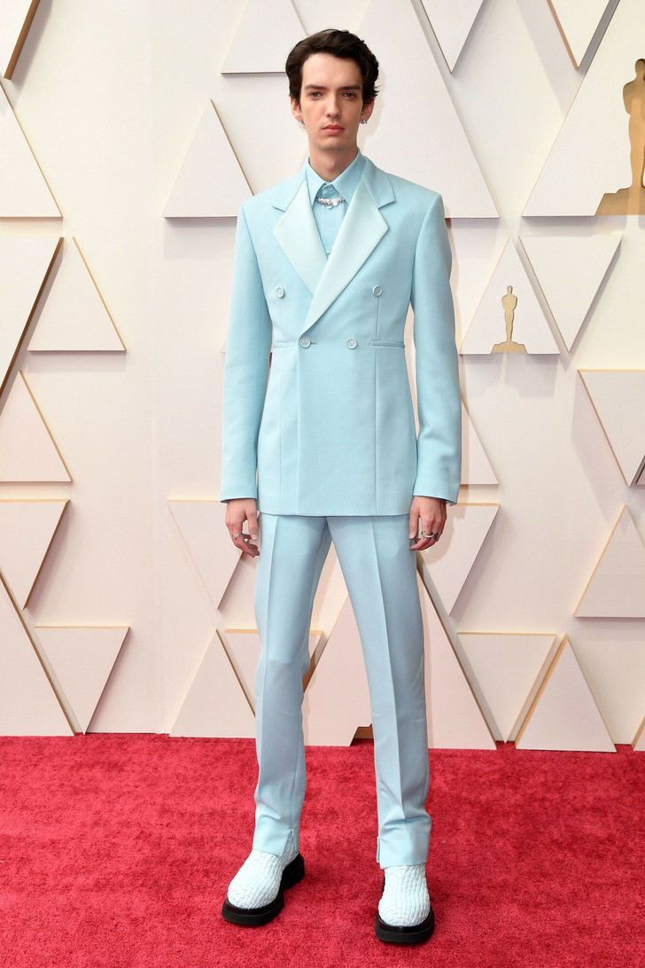 Kodi Smit-McPhee tại lễ trao giải Oscar. Kodi Smit-McPhee tại lễ trao giải Oscar.