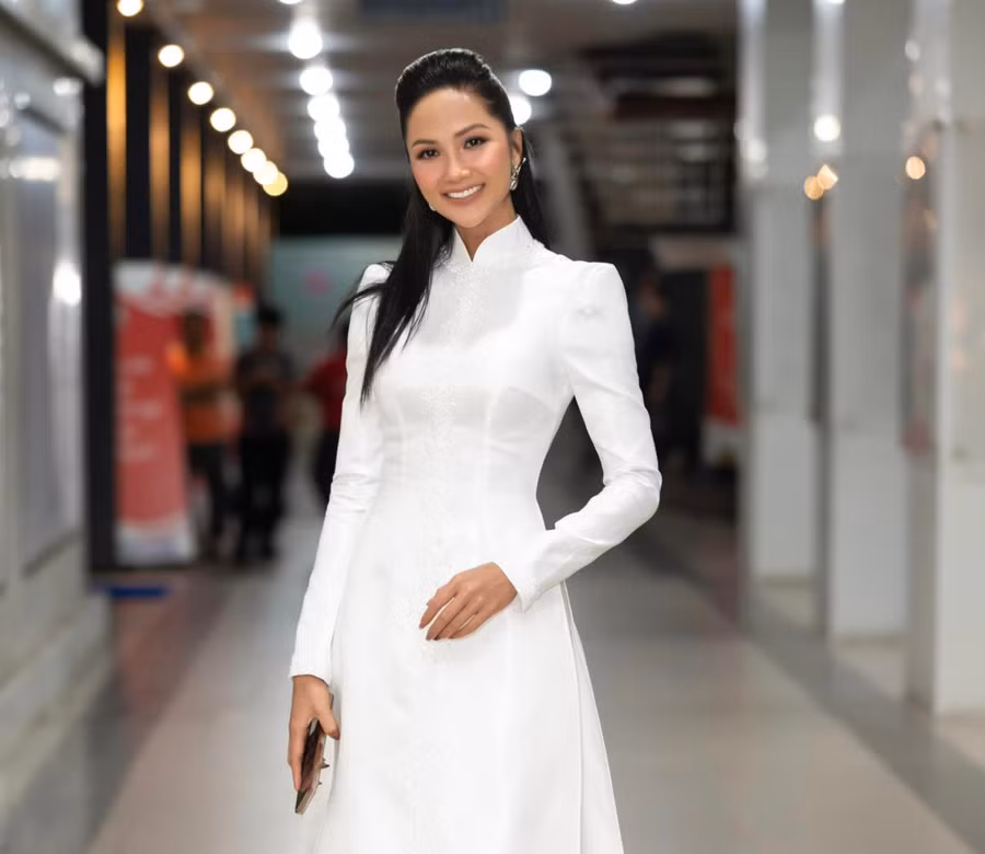 H'Hen Niê được nhiều người ưu ái gọi là "nàng hậu quốc dân".