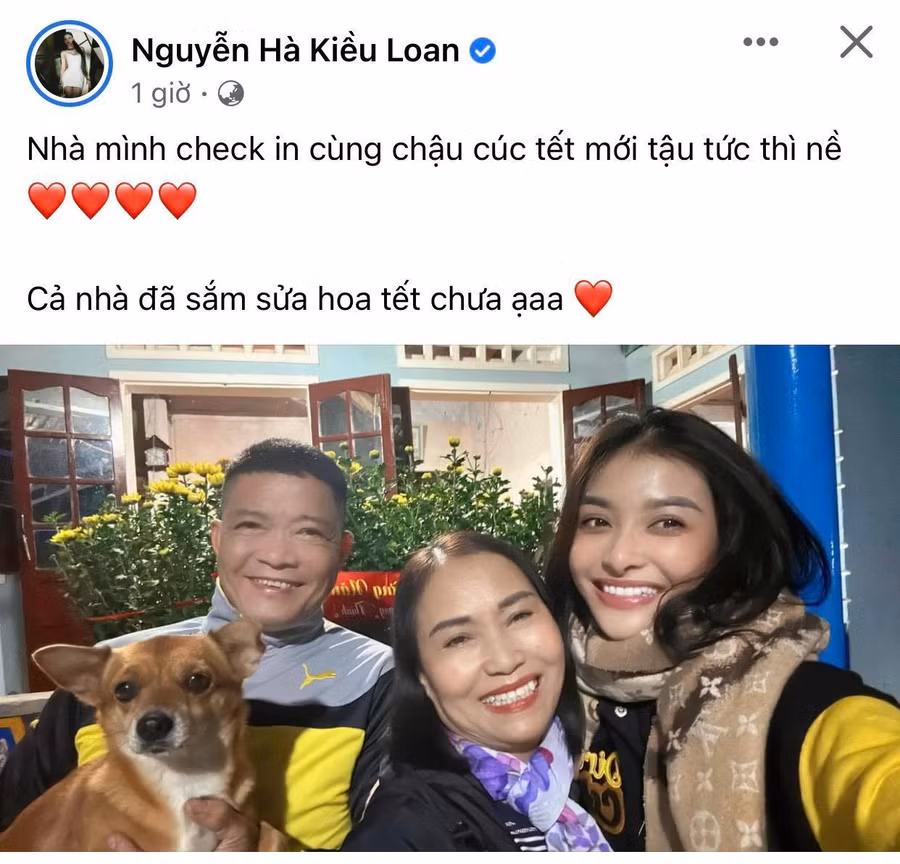 Á hậu Kiều Loan đã có mặt ở nhà từ rất sớm cùng bố mẹ sắm sửa, trang hoàng nhà cửa đón Tết.