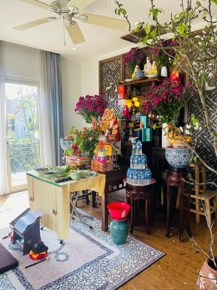 Ca sĩ Maya chia sẻ: “Năm cũ sắp hết, năm mới tới gần đạt mọi sự may mắn, người già khỏe mạnh, người trẻ bình an, vô tai, vô hạn, vô nạn, vô ách, hung tinh giải trừ, thương mại hanh thông, tài lộc vượng tiến, bước sang năm mới Quý Mão niên: An Khang Thịnh Vượng, Hưng Môn Cát Khánh.