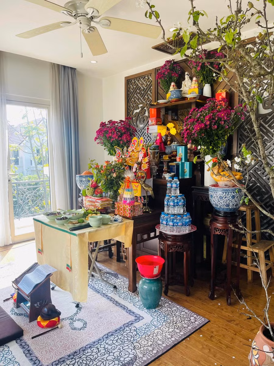 Ca sĩ Maya chia sẻ: “Năm cũ sắp hết, năm mới tới gần đạt mọi sự may mắn, người già khỏe mạnh, người trẻ bình an, vô tai, vô hạn, vô nạn, vô ách, hung tinh giải trừ, thương mại hanh thông, tài lộc vượng tiến, bước sang năm mới Quý Mão niên: An Khang Thịnh Vượng, Hưng Môn Cát Khánh.