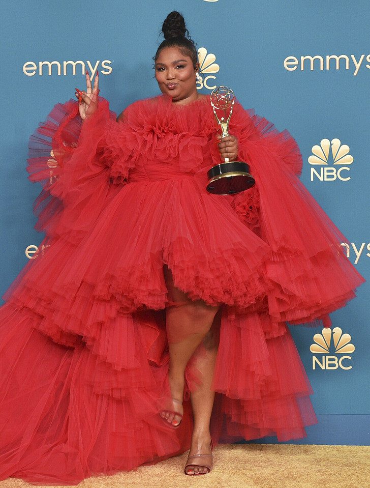 Lizzo tại lễ trao giải Emmy. Lizzo tại lễ trao giải Emmy.