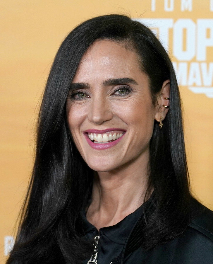 Jennifer Connelly (52 tuổi): Ngôi sao của A Beautiful Mind coi trọng hạnh phúc và sung túc hơn bất cứ điều gì khác. Jennifer cho biết, cô chưa sẵn sàng thử thách bản thân bằng các thủ thuật khác nhau chỉ để tuân thủ các chuẩn mực của xã hội. Jennifer Connelly (52 tuổi): Ngôi sao của A Beautiful Mind coi trọng hạnh phúc và sung túc hơn bất cứ điều gì khác. Jennifer cho biết, cô chưa sẵn sàng thử thách bản thân bằng các thủ thuật khác nhau chỉ để tuân thủ các chuẩn mực của xã hội.