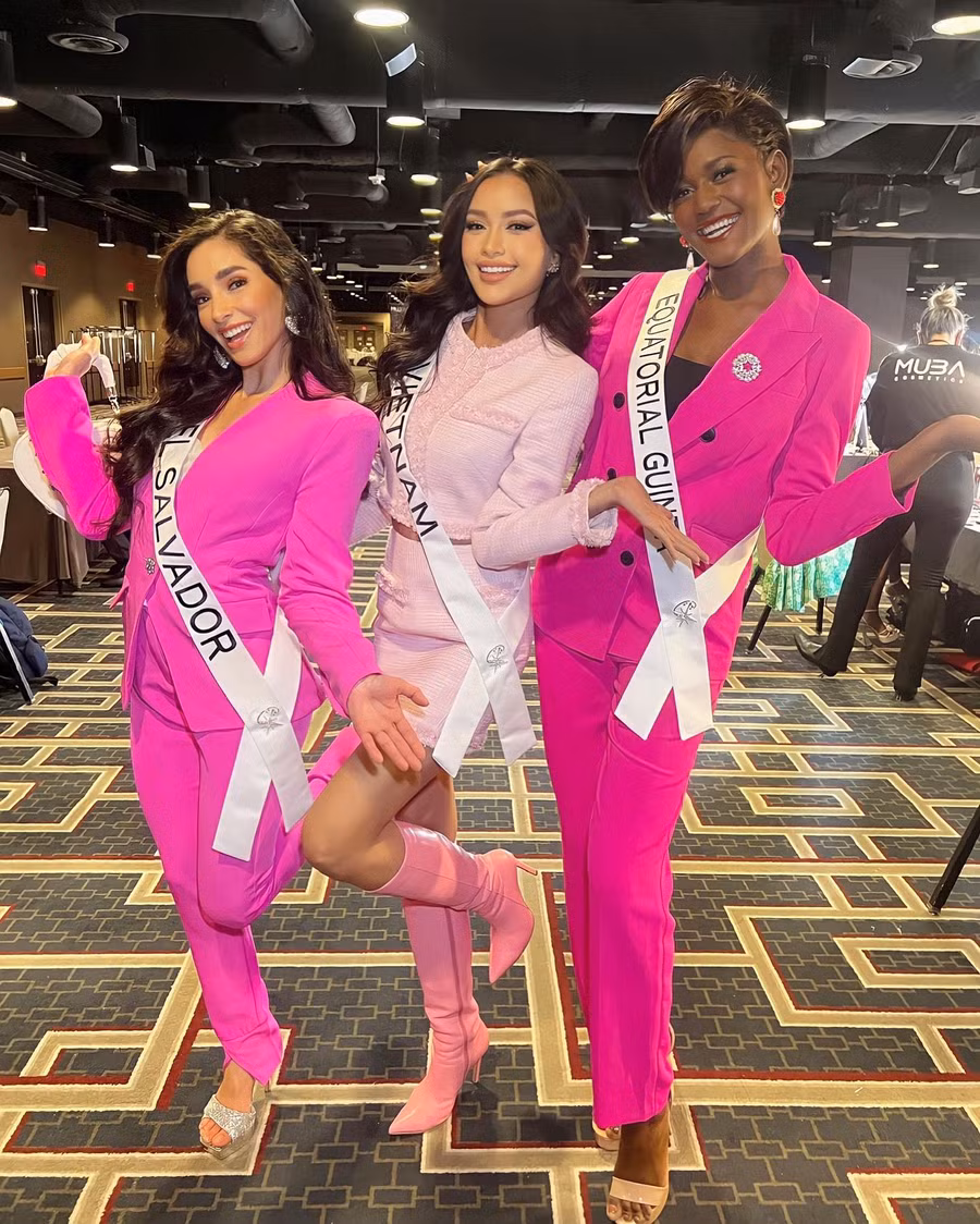 Ngọc Châu rạng rỡ, thân thiện giao lưu kết bạn cùng các thí sinh khác tại Hoa hậu Hoàn vũ 2022. Ngọc Châu rạng rỡ, thân thiện giao lưu kết bạn cùng các thí sinh khác tại Hoa hậu Hoàn vũ 2022.