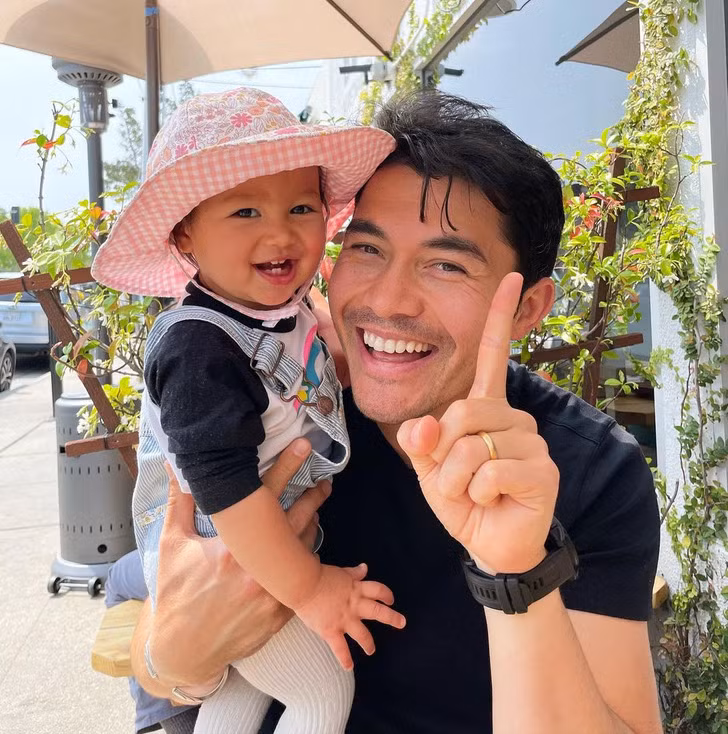 Henry Golding đạt 87,98% về tỷ lệ chính xác. Bác sĩ cho biết: “Những kỹ thuật lập bản đồ máy tính hoàn toàn mới này cho phép chúng tôi giải quyết một số bí ẩn về điều gì làm cho một người đẹp về thể chất và công nghệ này rất hữu ích khi lập kế hoạch phẫu thuật cho bệnh nhân” .