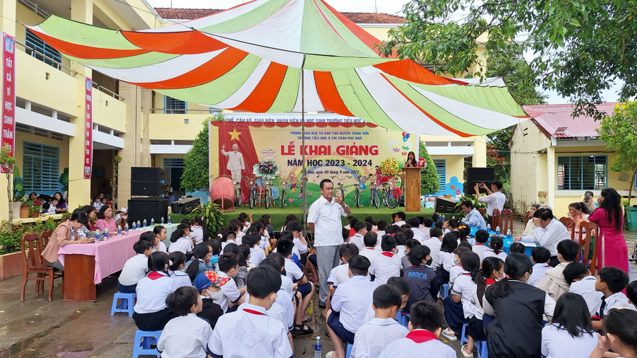 Quang cảnh lễ khai giảng. Quang cảnh lễ khai giảng.