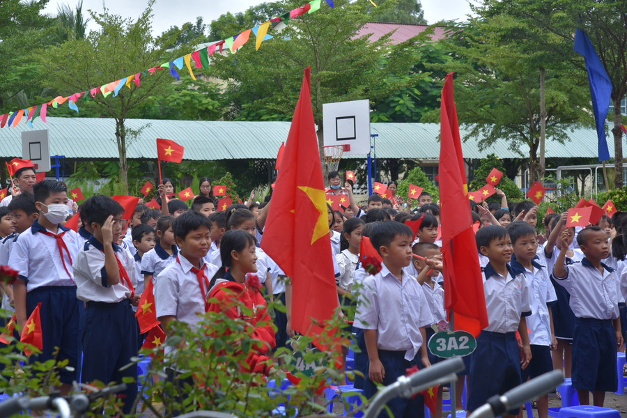 Học sinh phấn khởi trong ngày Khai giảng. Học sinh phấn khởi trong ngày Khai giảng.