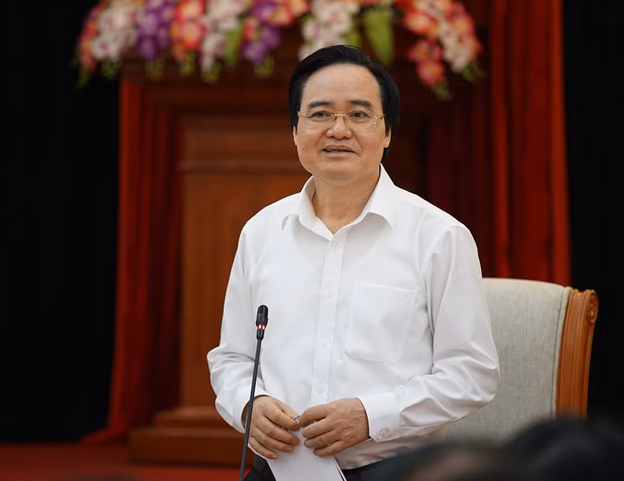 Bộ trưởng Bộ GD&ĐT Phùng Xuân Nhạ phát biểu tại hội nghị.