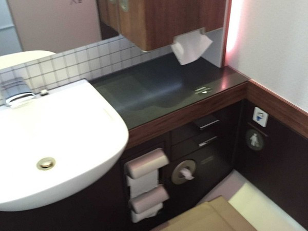 Cận cảnh khoang máy bay thượng hạng của hãng hàng không tuyệt vời nhất thế giới ảnh 14 Cận cảnh khoang máy bay thượng hạng của hãng hàng không tuyệt vời nhất thế giới ảnh 14